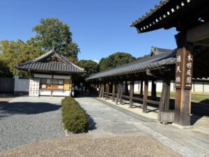 遠くから見た通天橋