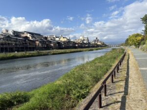 四条大橋の先から見た鴨川