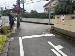 JR花園駅へ向かう道の2つ目のY字路