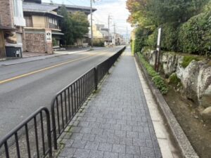 金閣寺から龍安寺へ向かうきぬかけの路