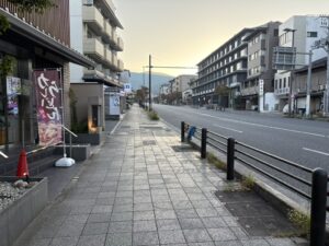 三条通の蹴上へ向かう上り坂