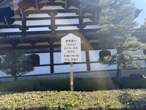 トイレの利用時間の看板