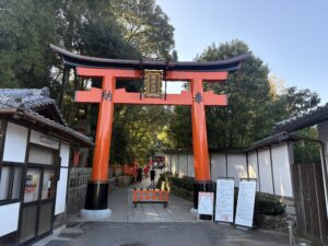 大八嶋社の前の大鳥居
