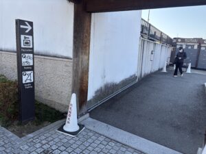 表参道のコインロッカーなどの入口