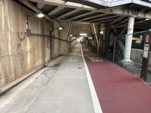 JR西大路駅の先の道