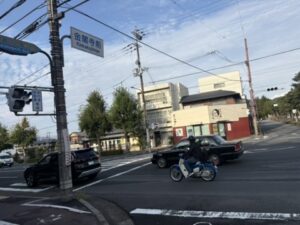 金閣寺前の交差点