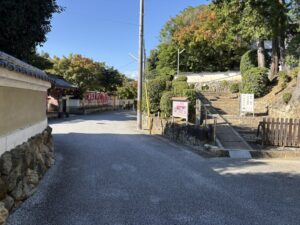 臥雲橋の先の道
