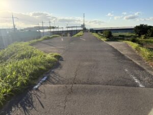 祥久橋へ向かう道