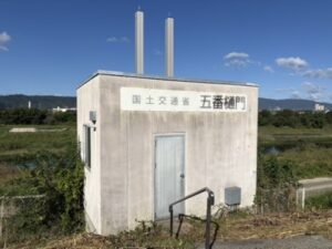 五番樋門の小屋