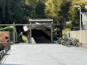 京都コンサートホールの入口