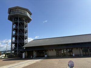 さくらであい館と展望塔