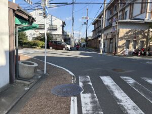 京都駅へ左に曲がる交差点