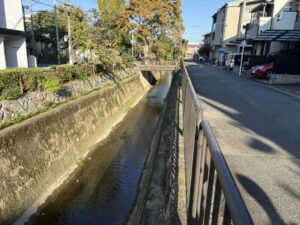 高野川の手前の疏水