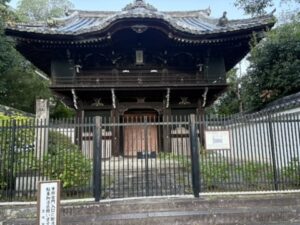 金地院の東照宮の門