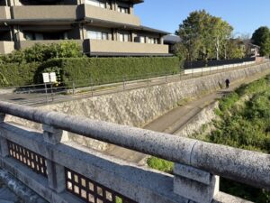 高野川を渡った向こう岸