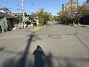 高野川を越えたところの道