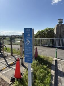 「夢洲まで49km」の案内標識