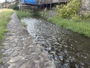 みそそぎ川の上の床