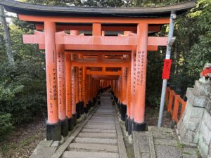 中之社の先の鳥居