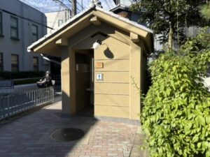 建仁寺 西門の外にある公衆トイレ