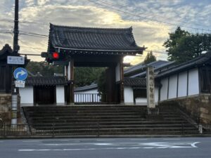 智積院の門(東山七条)